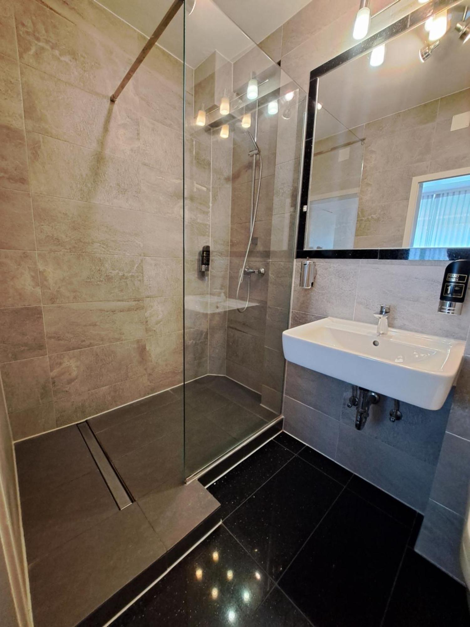 Hotel Central Hauptbahnhof Heidelberg Bagian luar foto