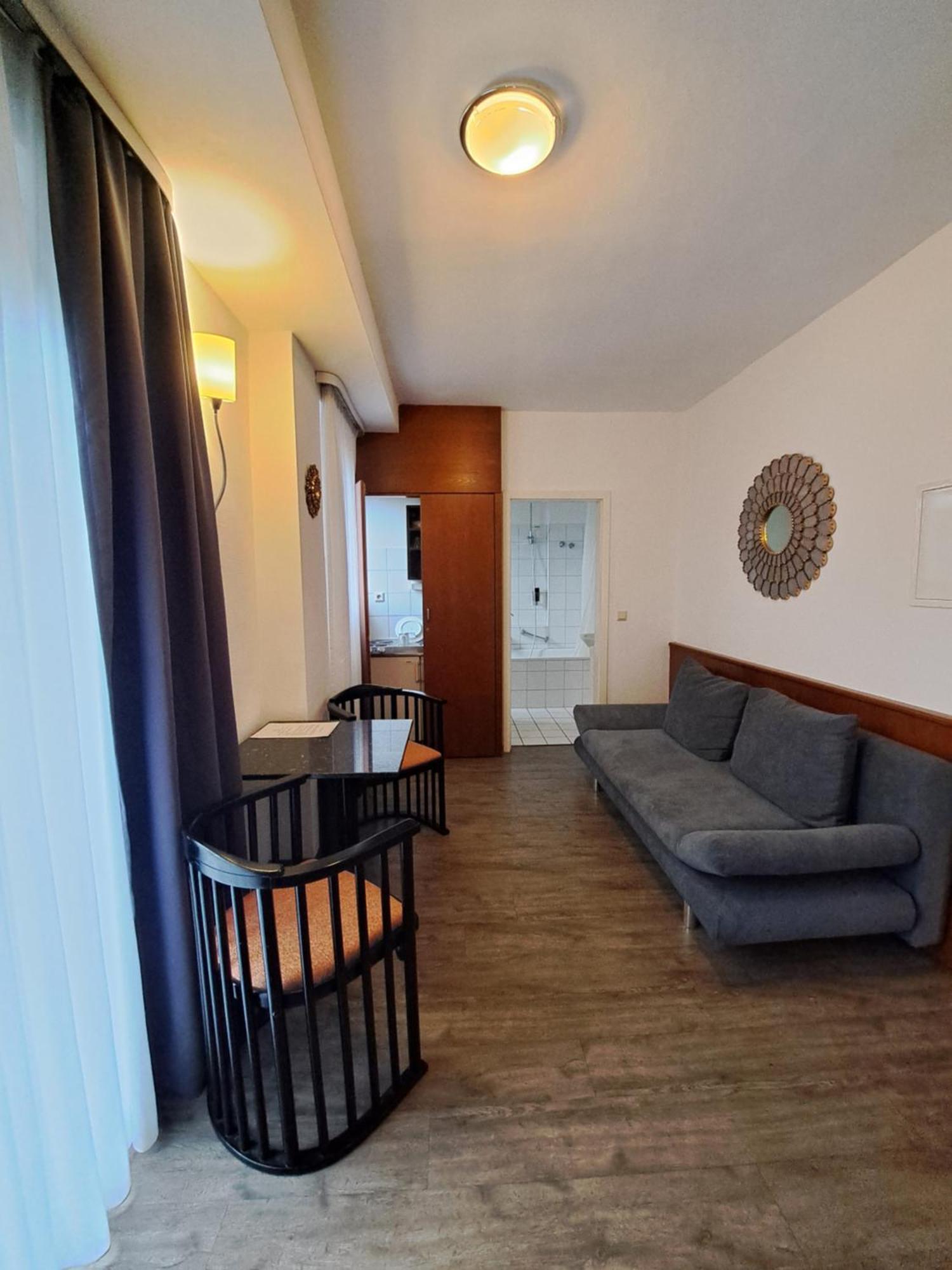 Hotel Central Hauptbahnhof Heidelberg Bagian luar foto