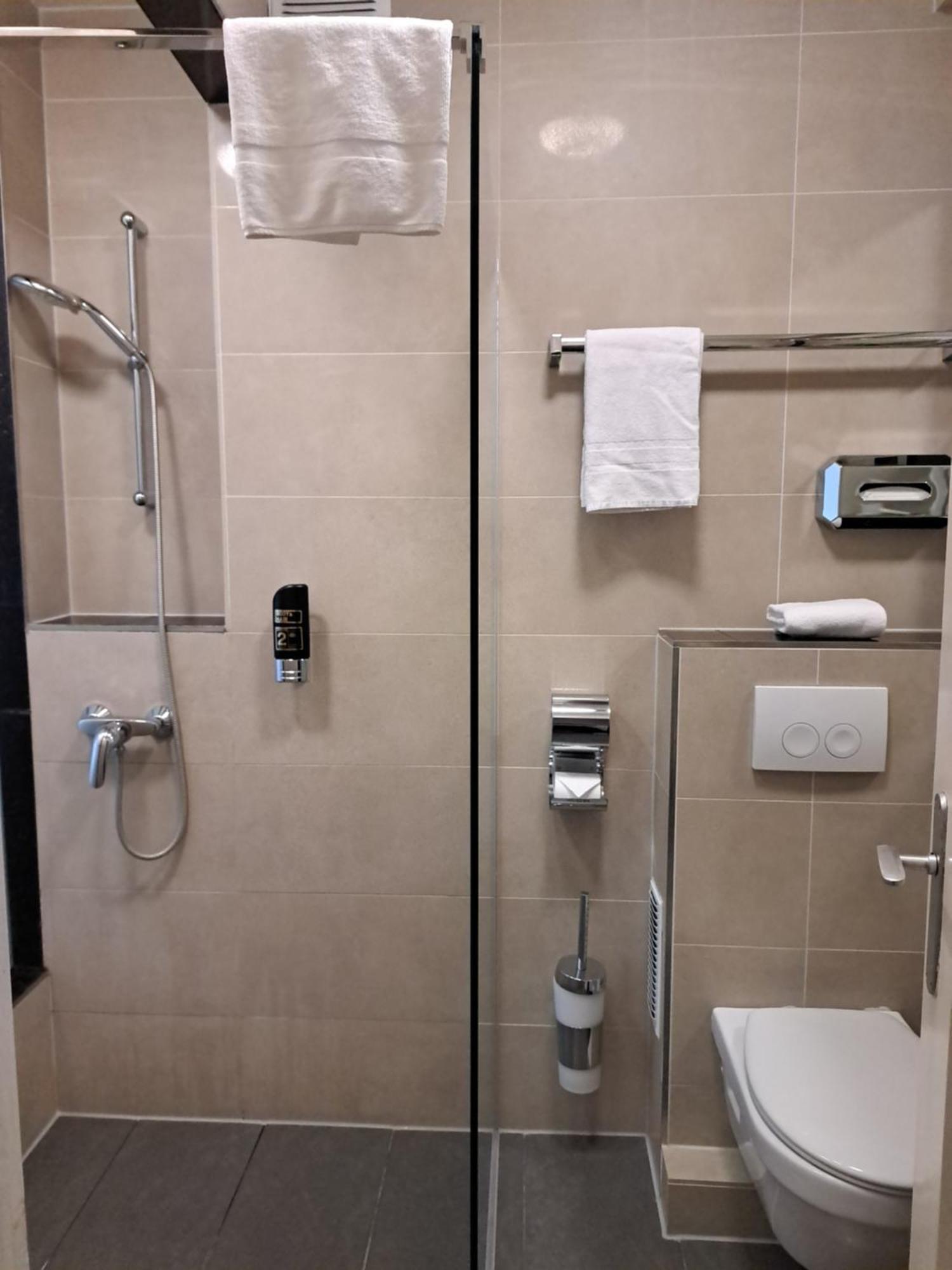 Hotel Central Hauptbahnhof Heidelberg Bagian luar foto