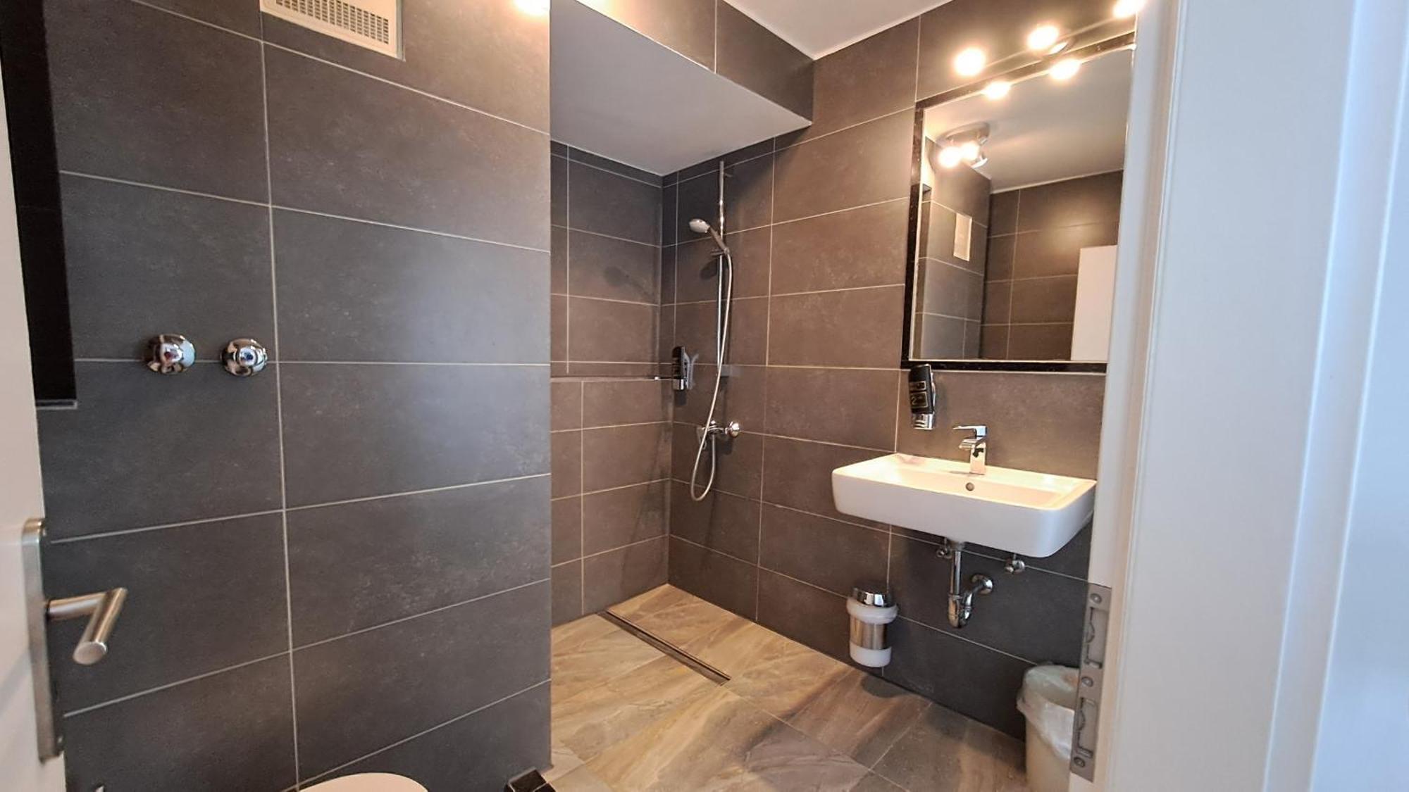 Hotel Central Hauptbahnhof Heidelberg Bagian luar foto