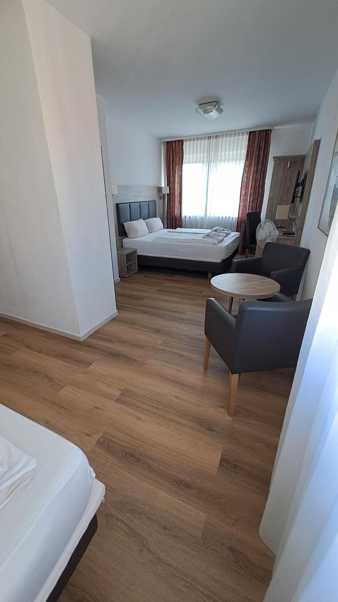 Hotel Central Hauptbahnhof Heidelberg Bagian luar foto